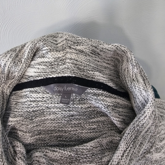 Women's Daisy Fuentes Large Loose Fit Cowlneck Sweater - Picture 2 of 4